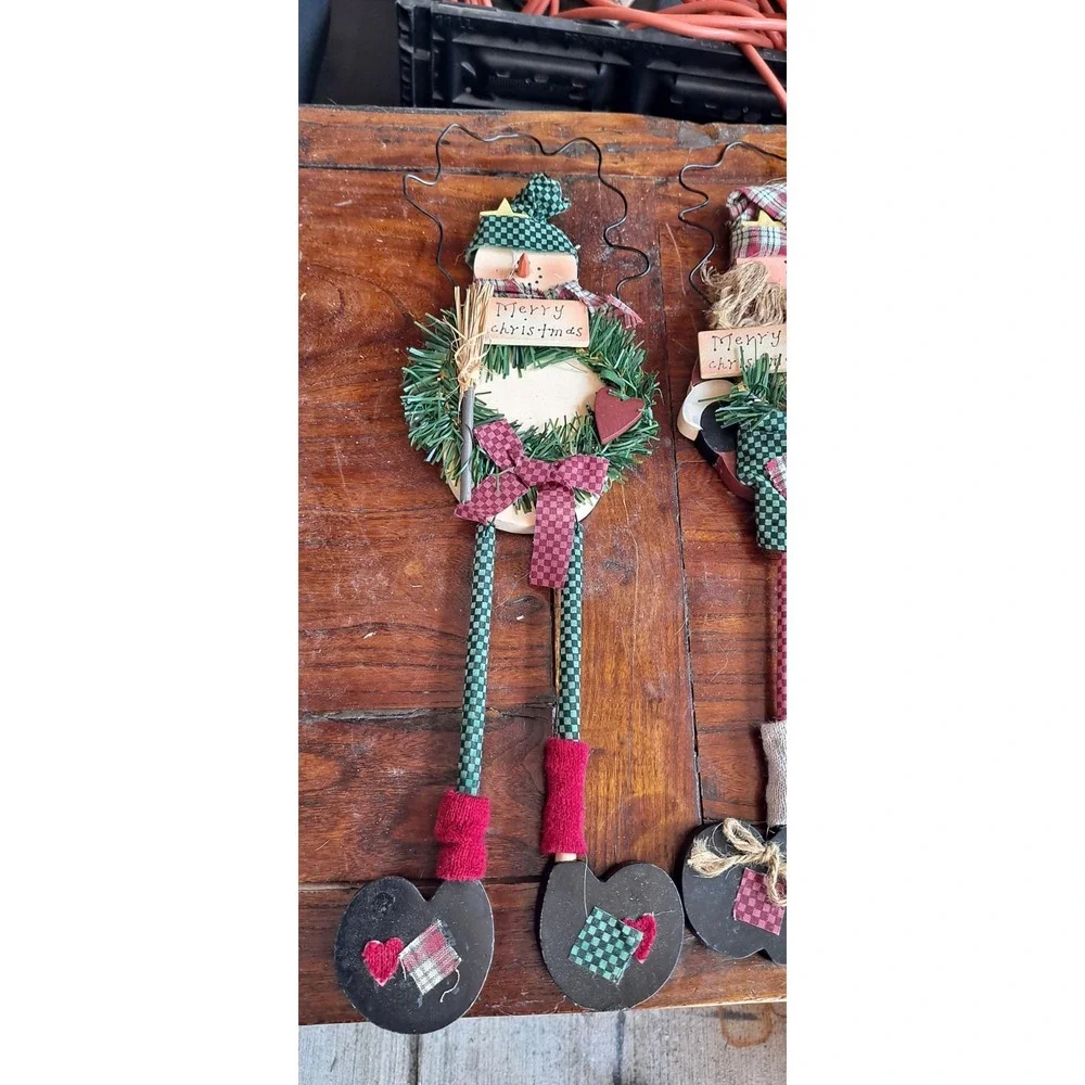 2- Christmas Wood Door Hangers 16